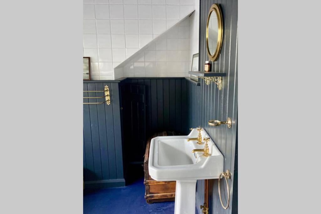17Th Century Boutique Getaway In The Countryside Appartement Martin Mill Buitenkant foto