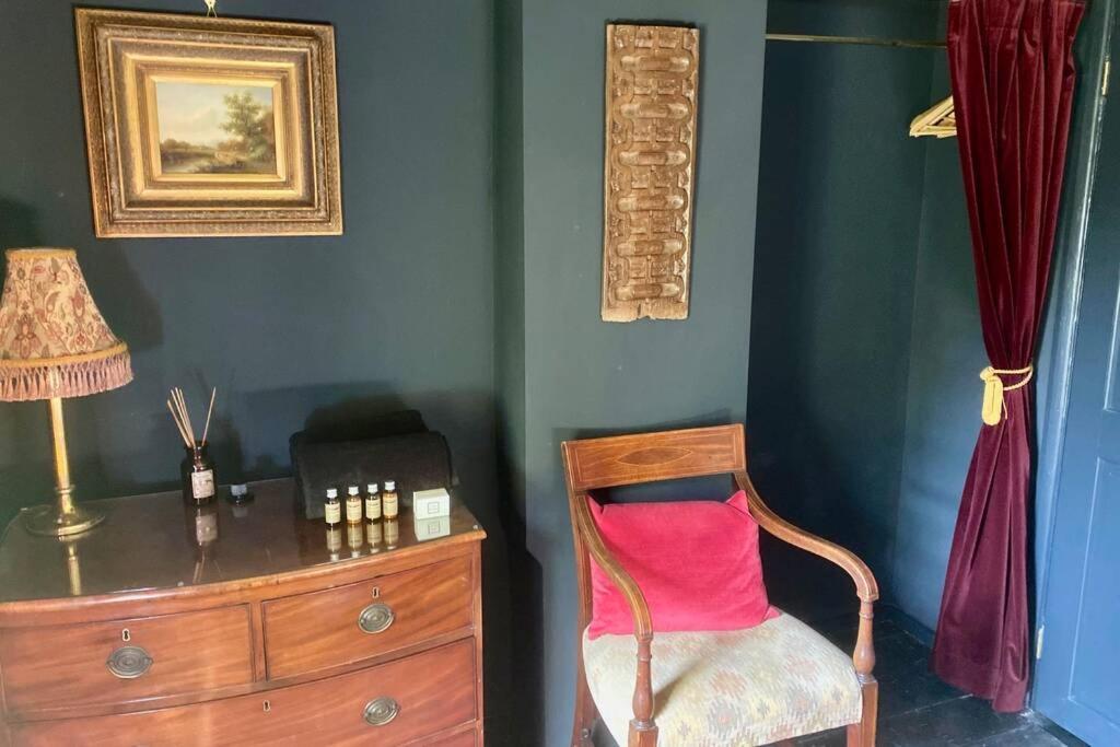 17Th Century Boutique Getaway In The Countryside Appartement Martin Mill Buitenkant foto